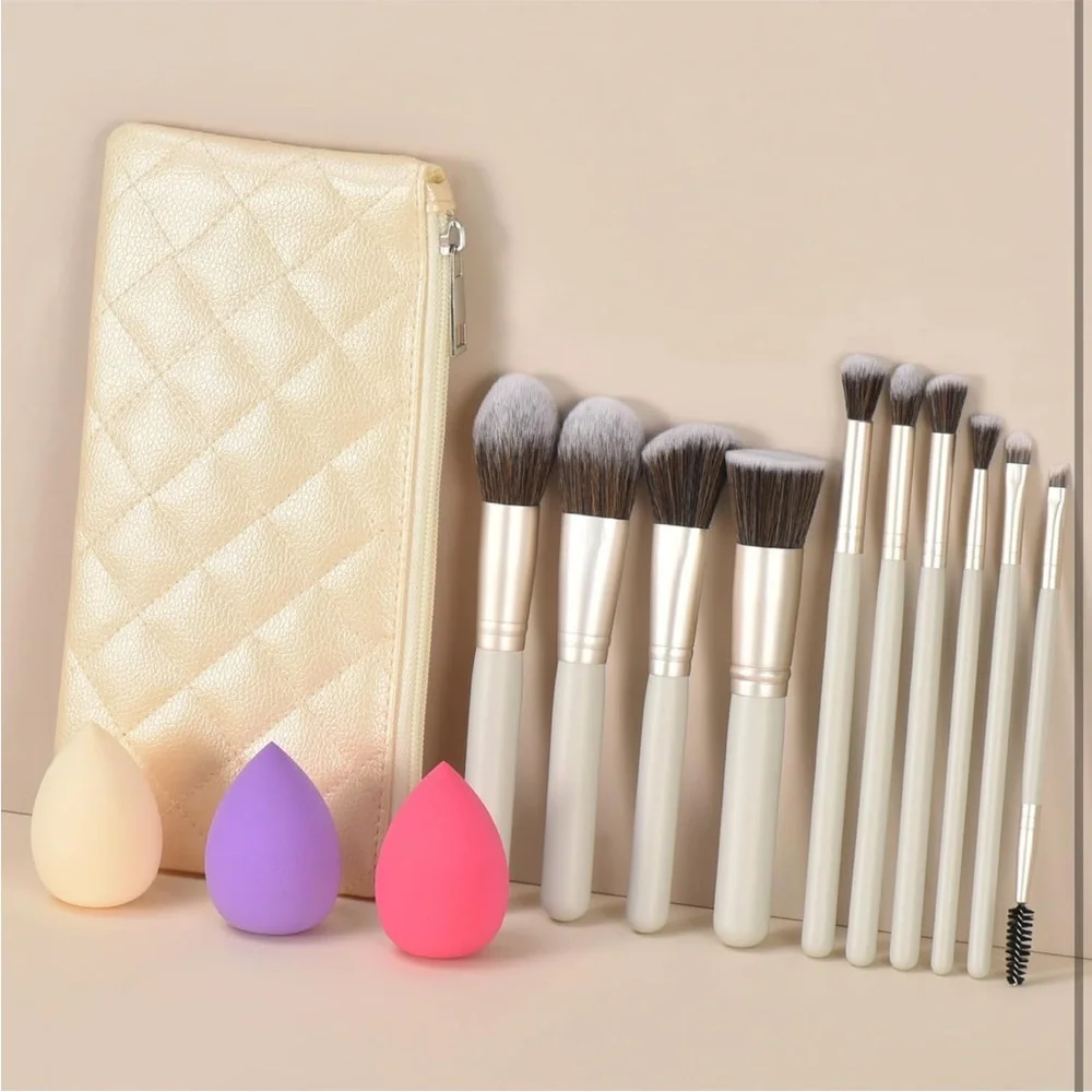 Makeup Brush Set with Sponges and Case